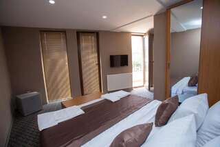 Отель Hotel Voyager Тбилиси Номер делюкс с балконом-4