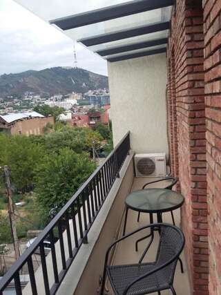 Отель Hotel Voyager Тбилиси Номер делюкс с балконом-2